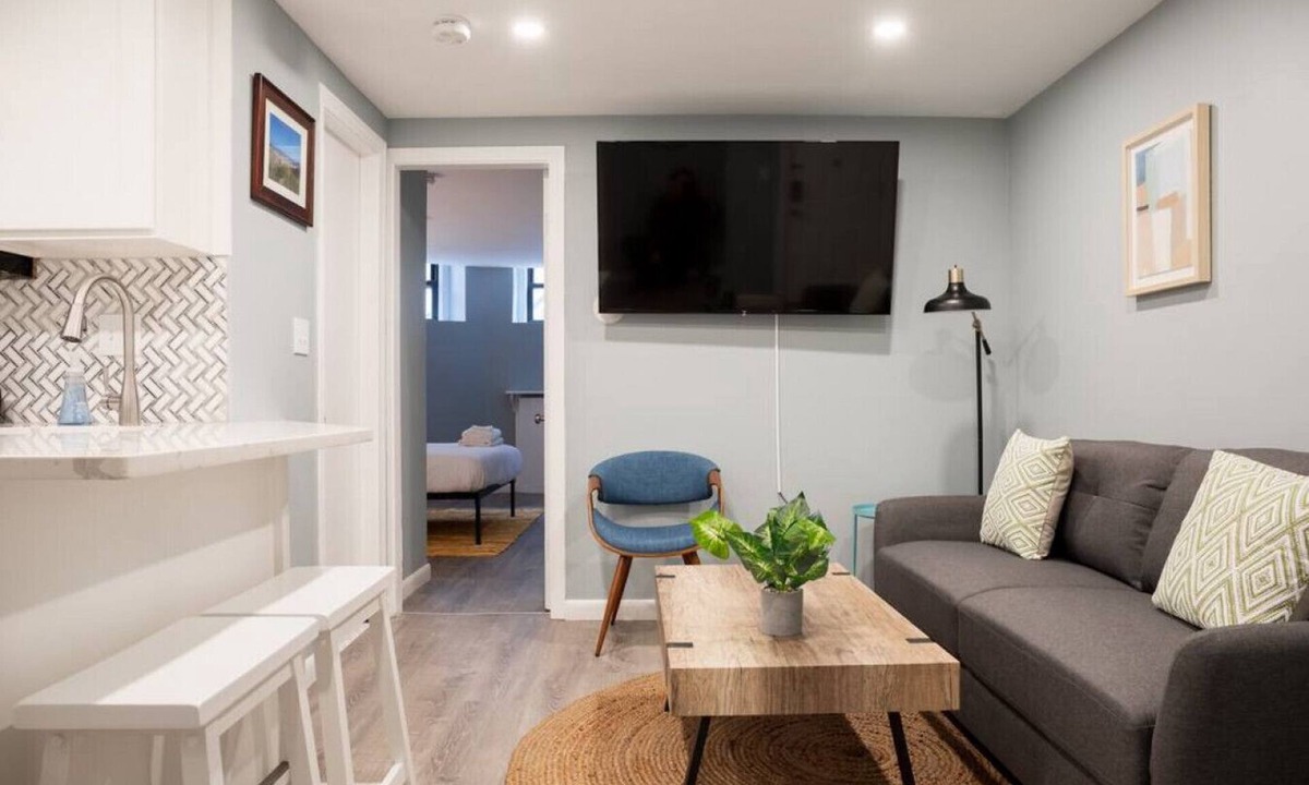 Fenway–Kenmore Apartment | Wonderful Back Bay 1br/1ba | Short walk to Fenway!