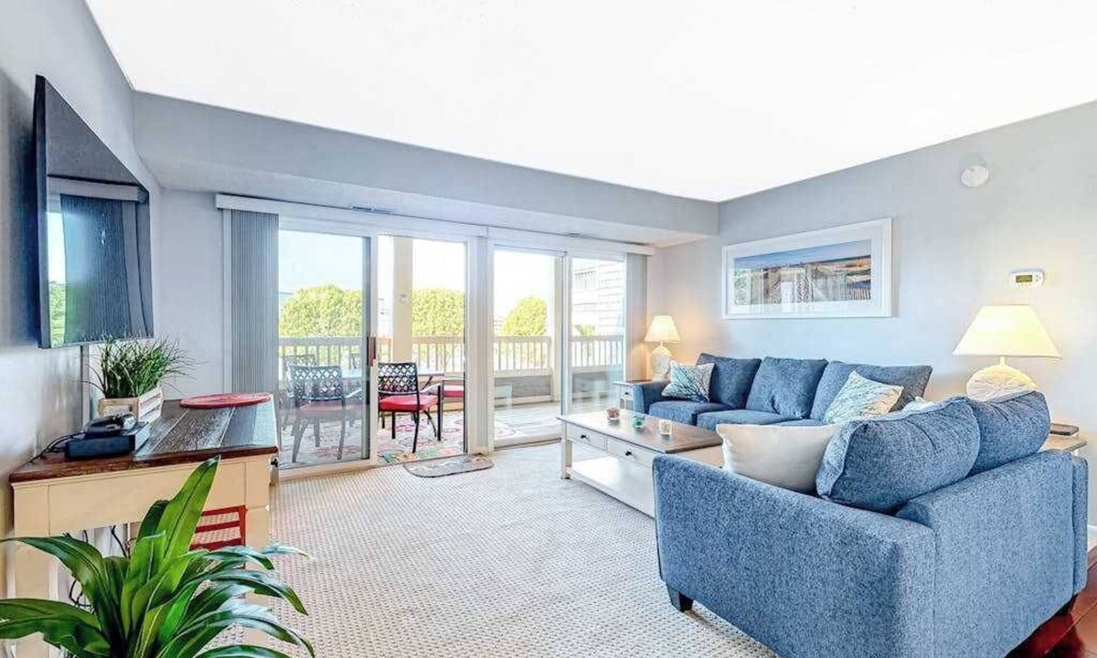 Heron Harbour Isle Condo | Wonderful coastal escape with pools, deck & central AC - near shops & dining