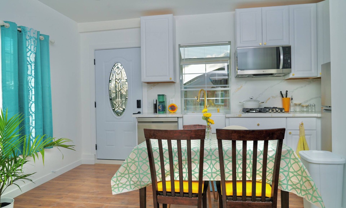 Canoga Park House | Wonderful cozy one-bed, AC, TV