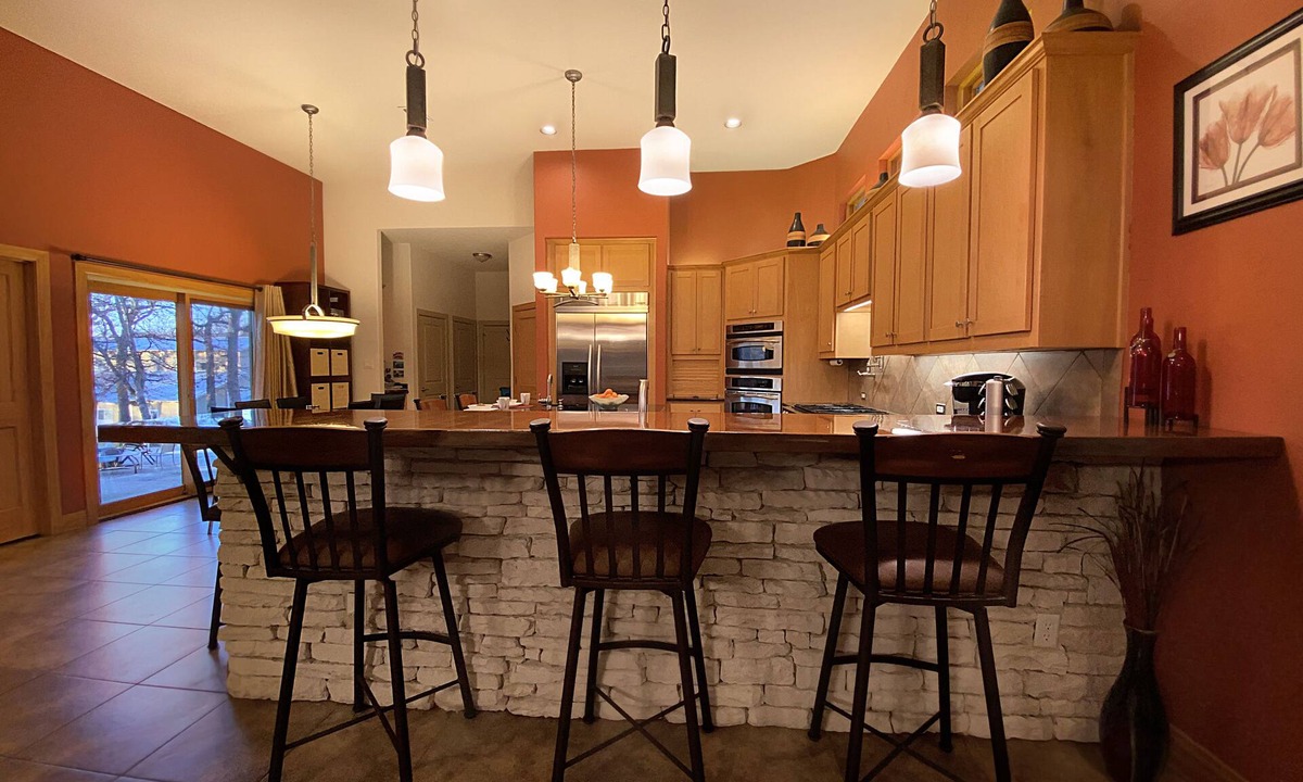 Bartonville House | Wonderful home on tree covered 2 acre estate