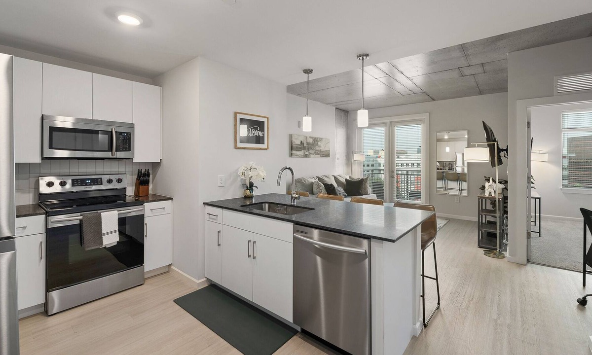 Callahan Apartment | Wonderful King Downtown 2Bed 2Bath Downtown /Pool.