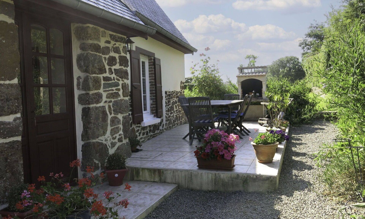 Sourdeval-les-Bois House | Wonderful private villa for 4 people with WIFI, TV, terrace and pets allowed