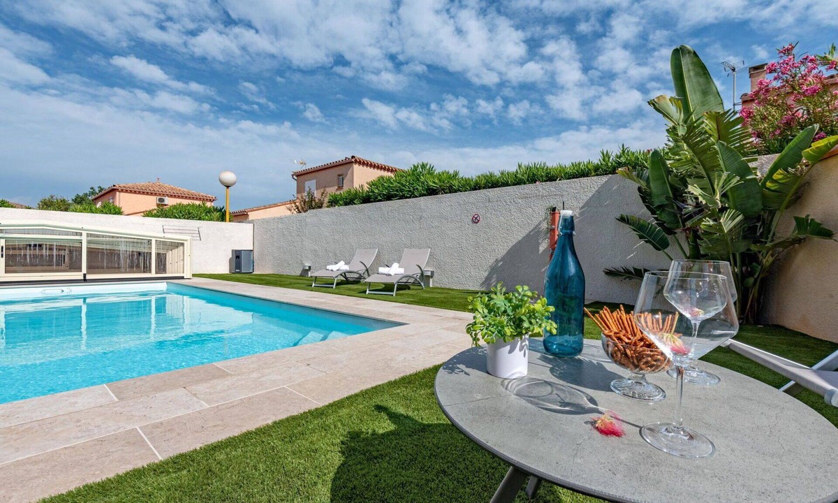 Le Barcares Villa | Wonderful private villa for 6 people with private pool, A/C, WIFI, TV, terrace and pets allowed