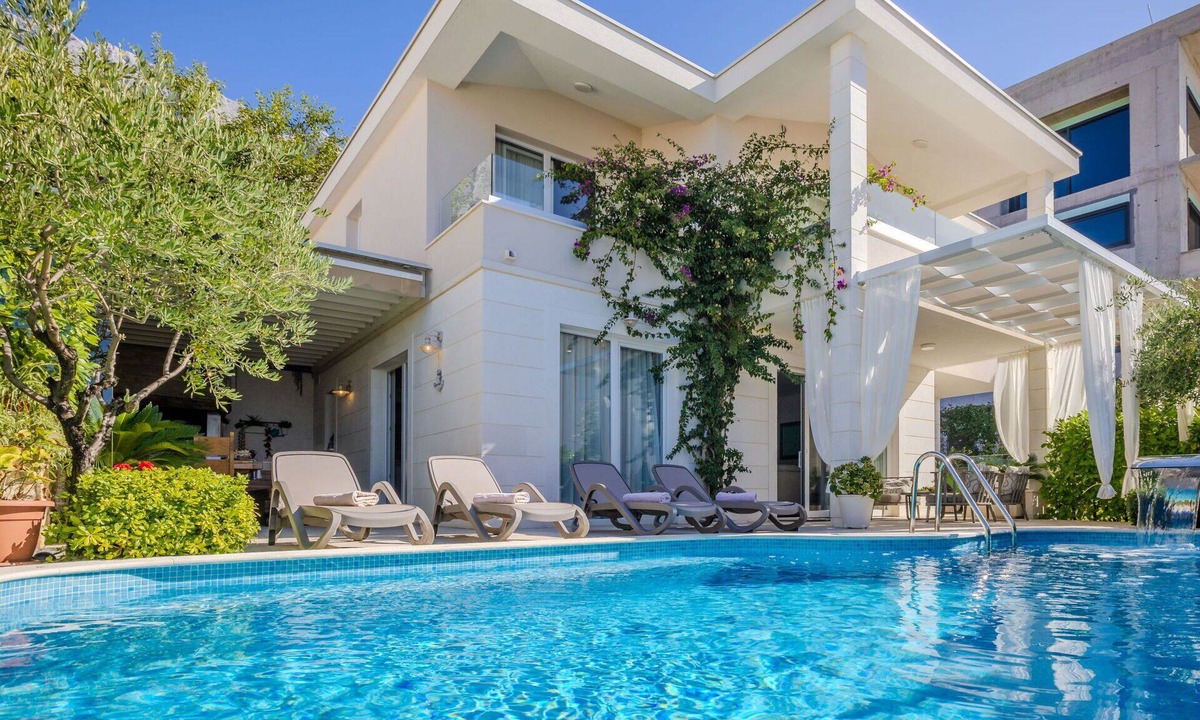 Veliko Brdo Villa | Wonderful private villa for 8 people with A/C, private pool, WIFI, TV and terrace