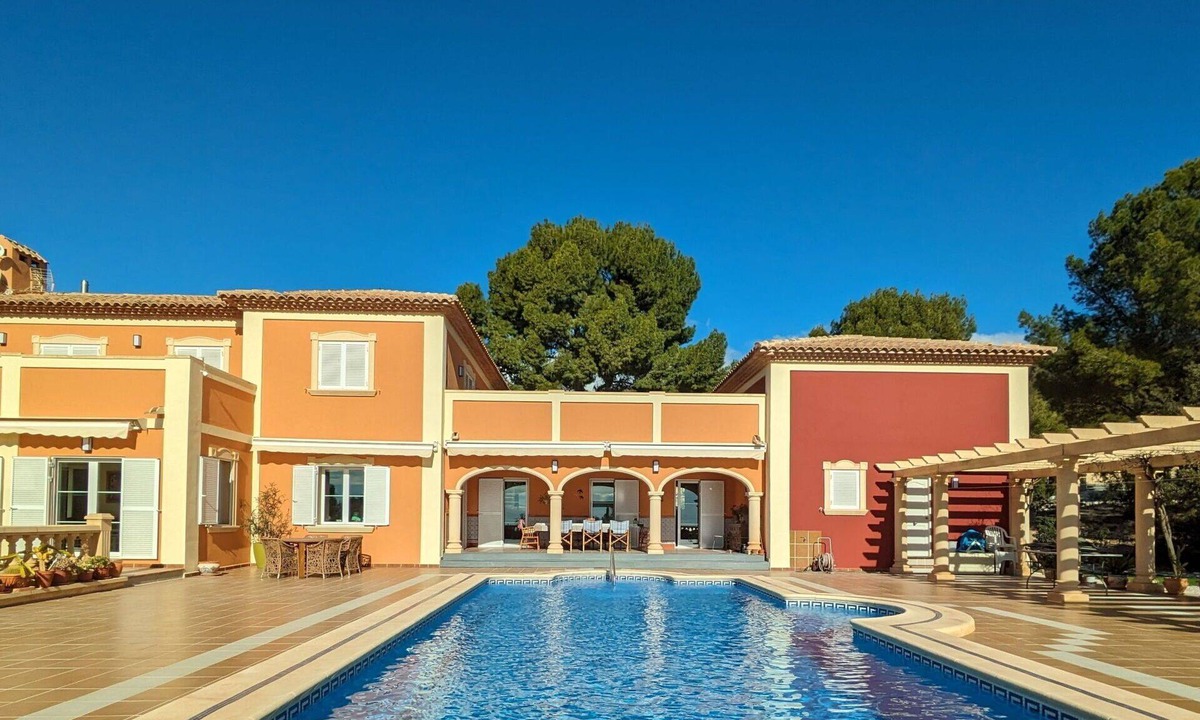 Finestrat Villa | Wonderful private villa for 13 guests with private pool, WIFI, A/C, TV, patio and pets allowed