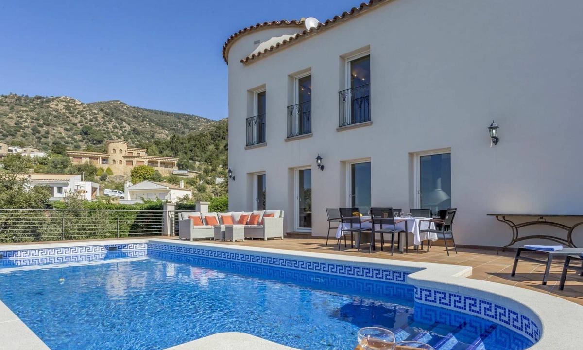 Palau-Saverdera House | Wonderful private villa with A/C, WIFI, private pool, TV, patio, pets allowed and parking