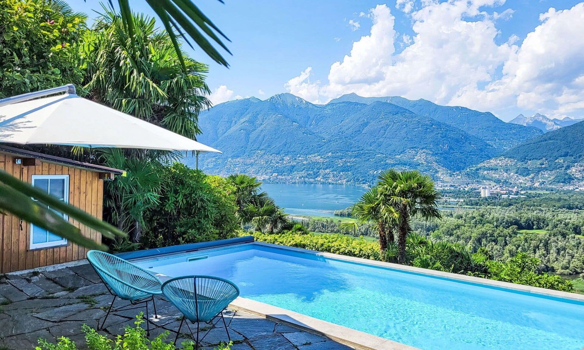 Magadino House | Wonderful private villa with WIFI, private pool, TV, patio, pets allowed and panoramic view