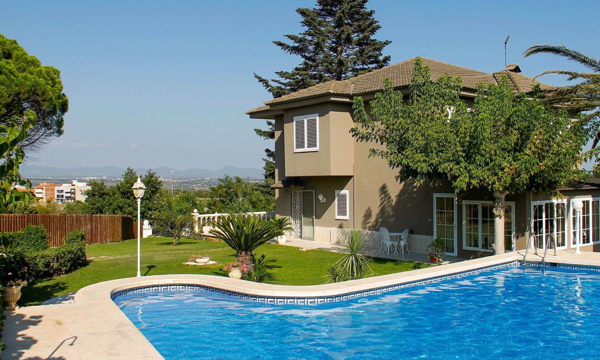Alcover House | Wonderful private villa for 13 people with WIFI, private pool, A/C, TV and patio
