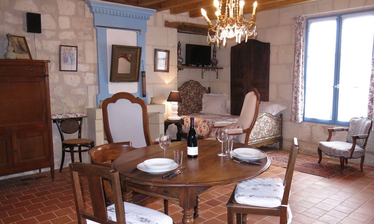 Huismes Villa | Wonderful private villa for 2 people with WIFI, TV, terrace and pets allowed
