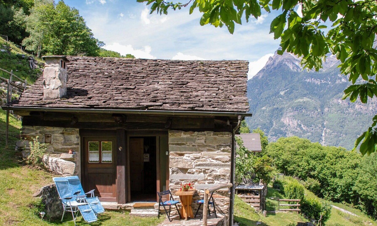 Semione House | Wonderful private villa for 2 people with TV, patio, pets allowed and panoramic view