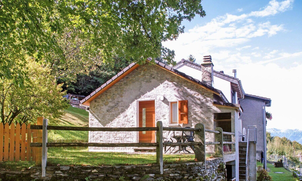 Bellinzona House | Wonderful private villa for 2 guests with WIFI, panoramic view and parking