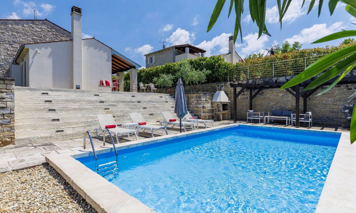 Momjan House | Wonderful private villa for 5 guests with WIFI, A/C, private pool, TV and patio