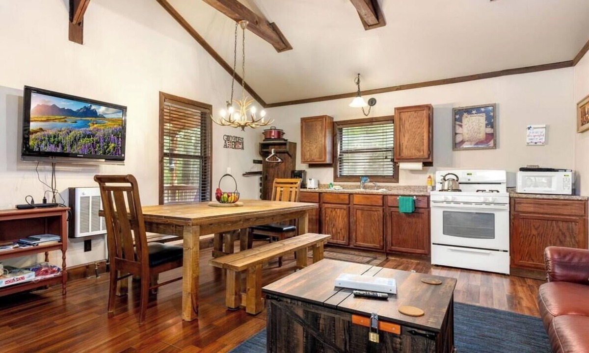 Miami House | Wonderful Rustic Cabin with Barbecue in Miami, Oklahoma