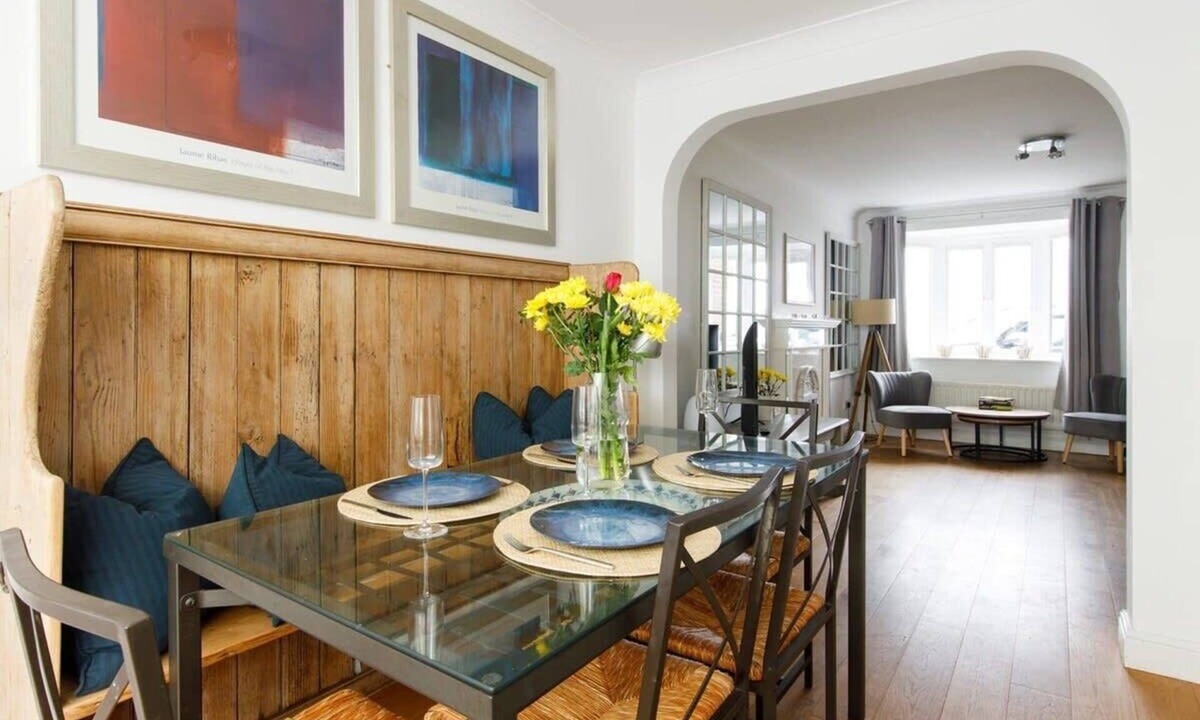 Selsey House | Wonderful Seafront Home - Panoramic Ocean Views