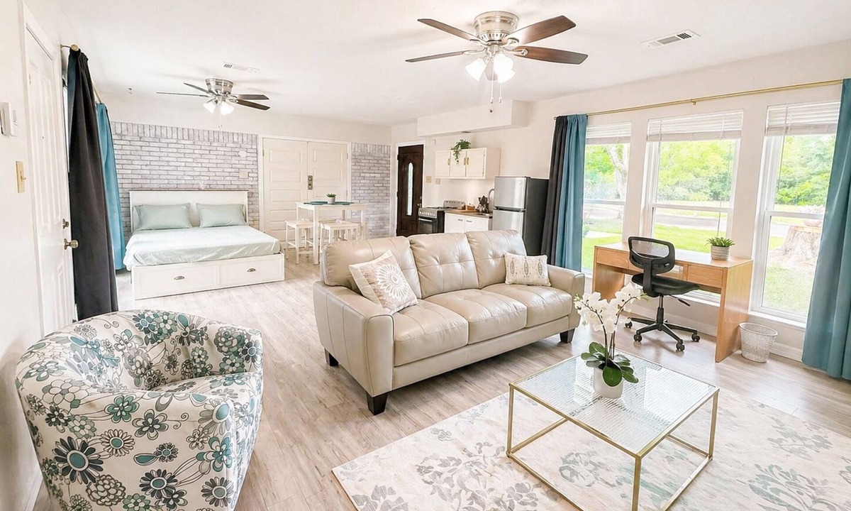 Central Southwest Apartment | Wonderful studio in vibrant Houston neighborhood