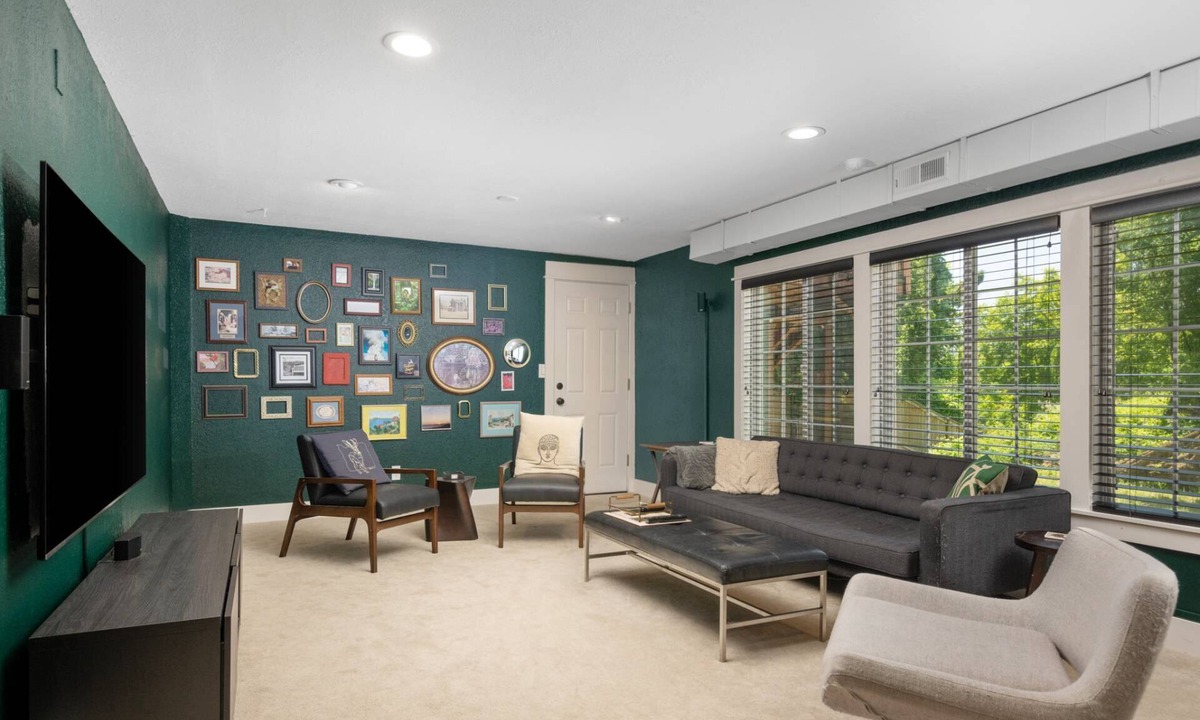 Powellhurst-Gilbert House | Wonderfully Appointed Home in Day Ranch Style Layout, Pet Friendly, Pool Table, Sauna, Deck, BBQ