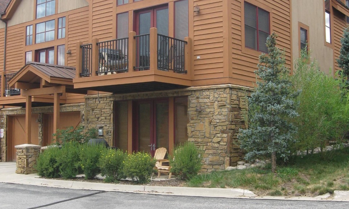 Keystone Condo | Wonderfully updated 2BR 2BA Groundfloor condo