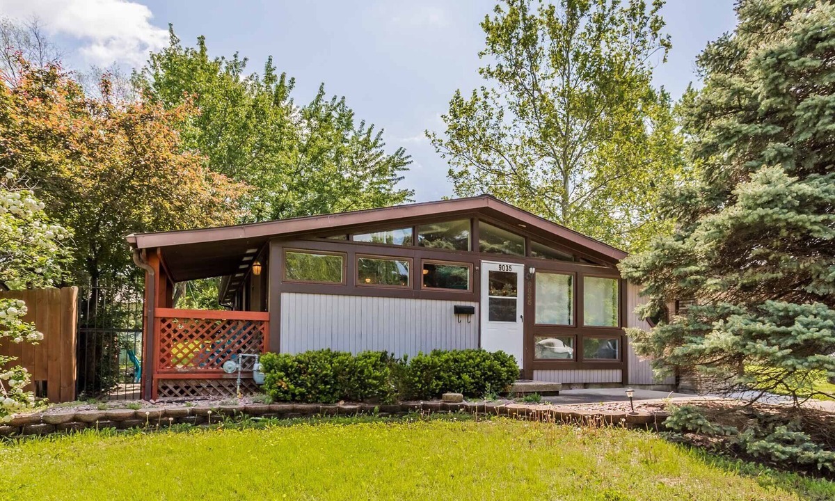 Lenexa House | Wonders of the World
