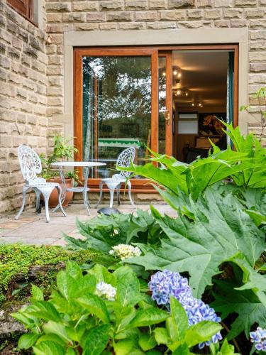 Hepworth Apartment | Wood Bank Studio Apartment