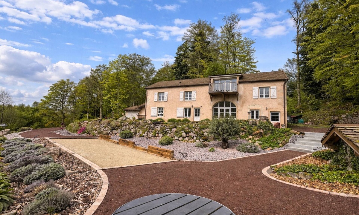 La Lanterne-et-les-Armonts Cottage | Woodland Cottage: Comfort in Nature, near the Thousand Lakes Plateau