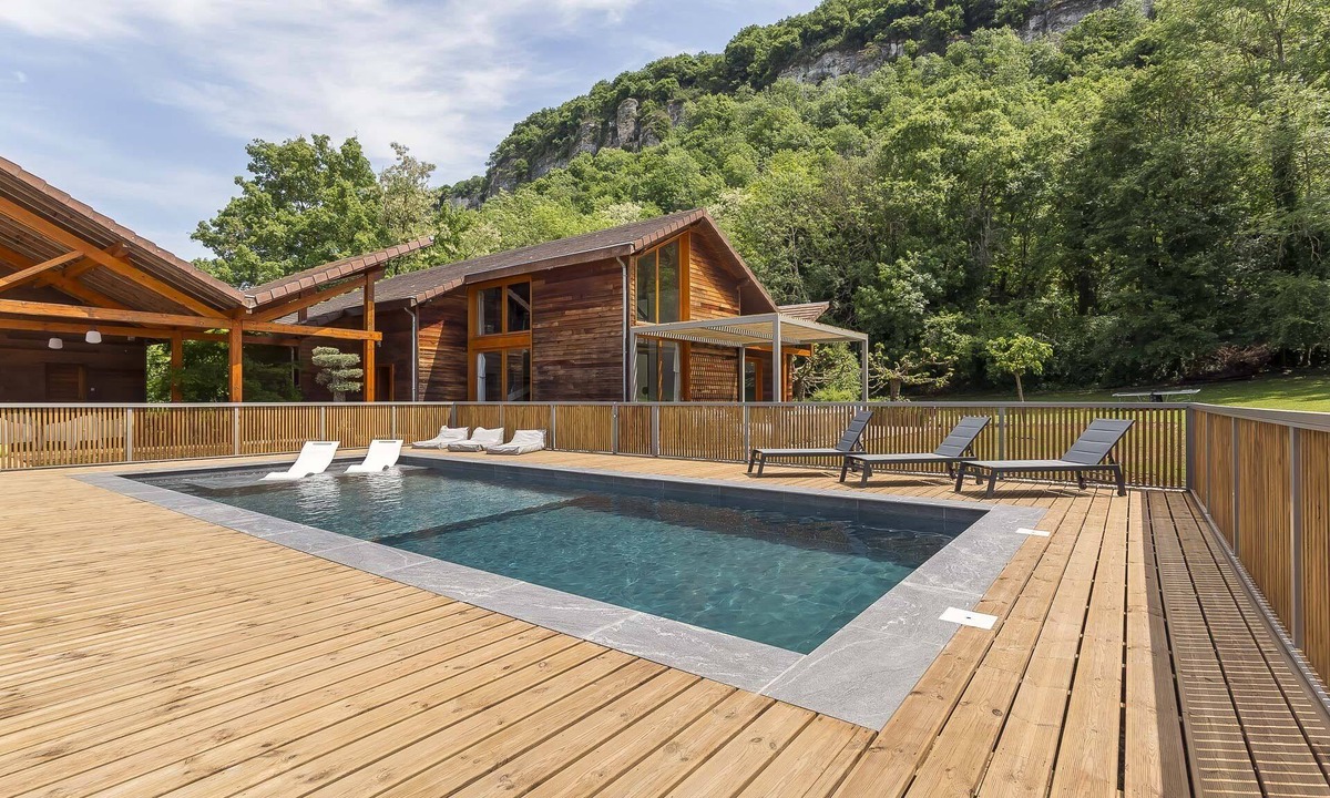 Hieres-sur-Amby House | Wood frame architect house