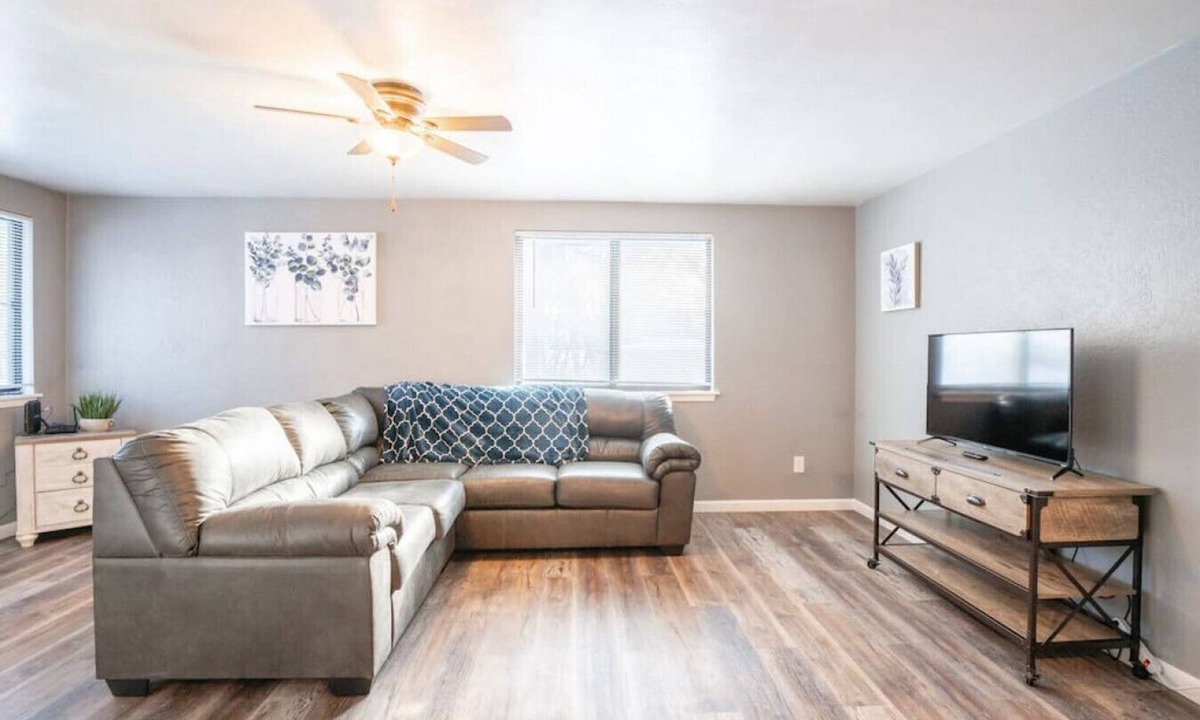 Sunnyland Apartment | WOOD`INN - Cozy 2BD over the bridge