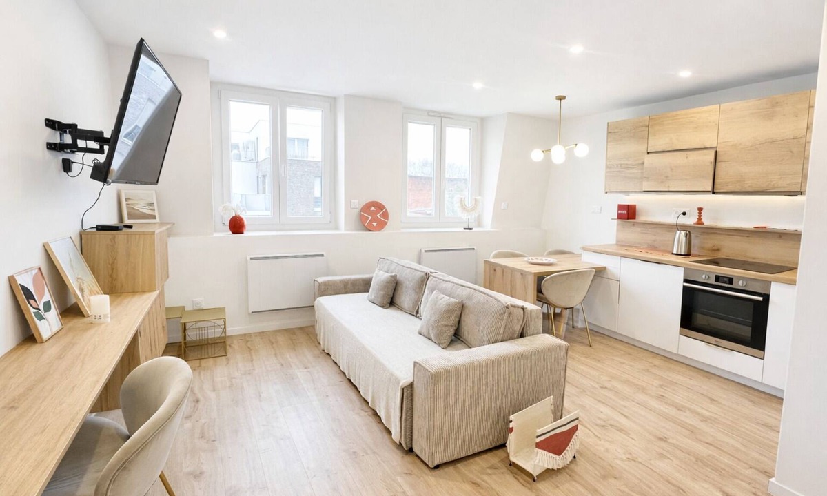 Mons-en-Baroeul Apartment | Wood & Light Escapade