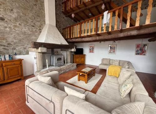 Los Masos House | Wood Lodge - beach- Skiing - Thermal Baths