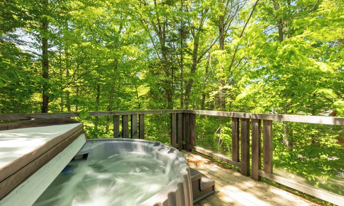 Lac Superieur Village Cabin | Wood log cabin | Spa + Gym + Kids Club