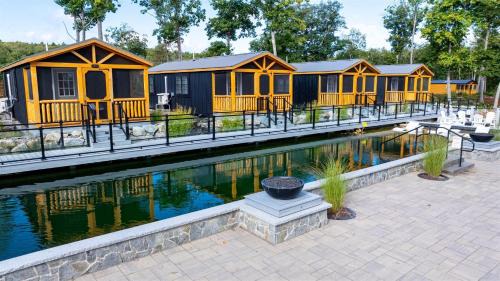 North Sebago Villa | WOOD THRUSH LIMIT 3 cabin