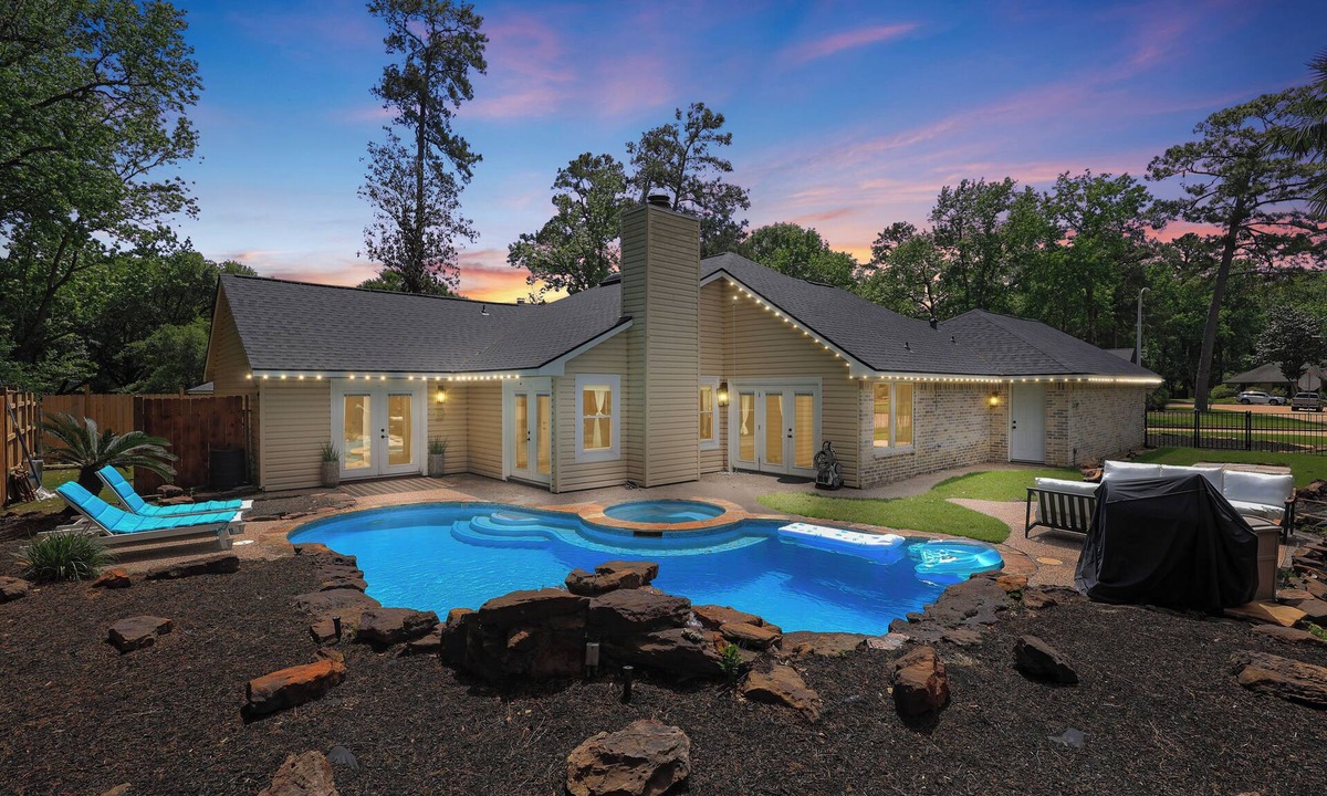 Kingwood Villa | Woodbridge Bungalow - Near IAH 4BD 2BTH Spa