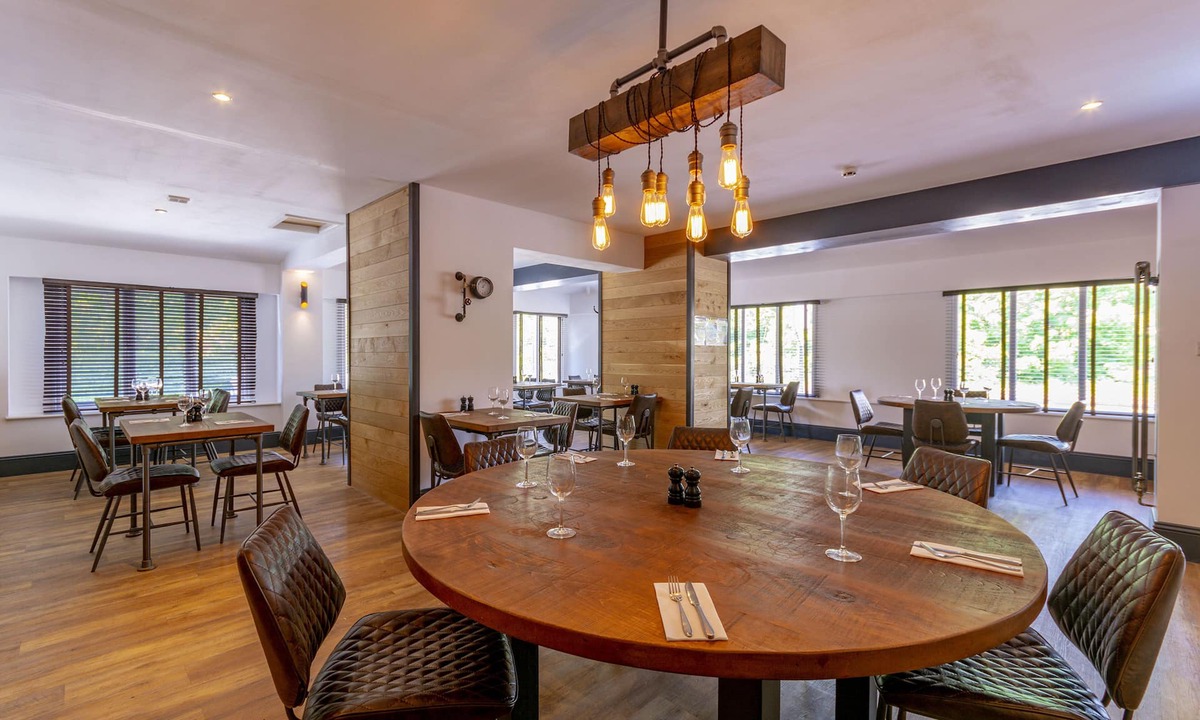 Hooton Hotel | Woodcote Hotel