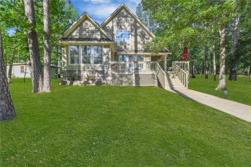 Cape Royale House | Wooded Lake Retreat home