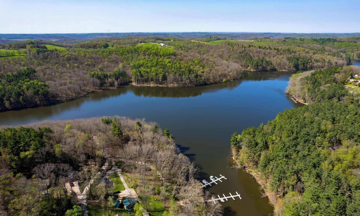 New Rumley House | Wooded Retreat with Hot Tub & Workspace