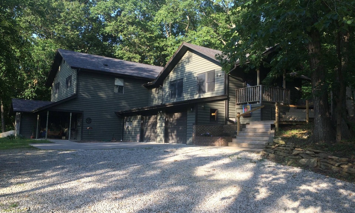 Grantville House | Wooded Way, an unbeatable and relaxing place.a half a mile from heaven.
