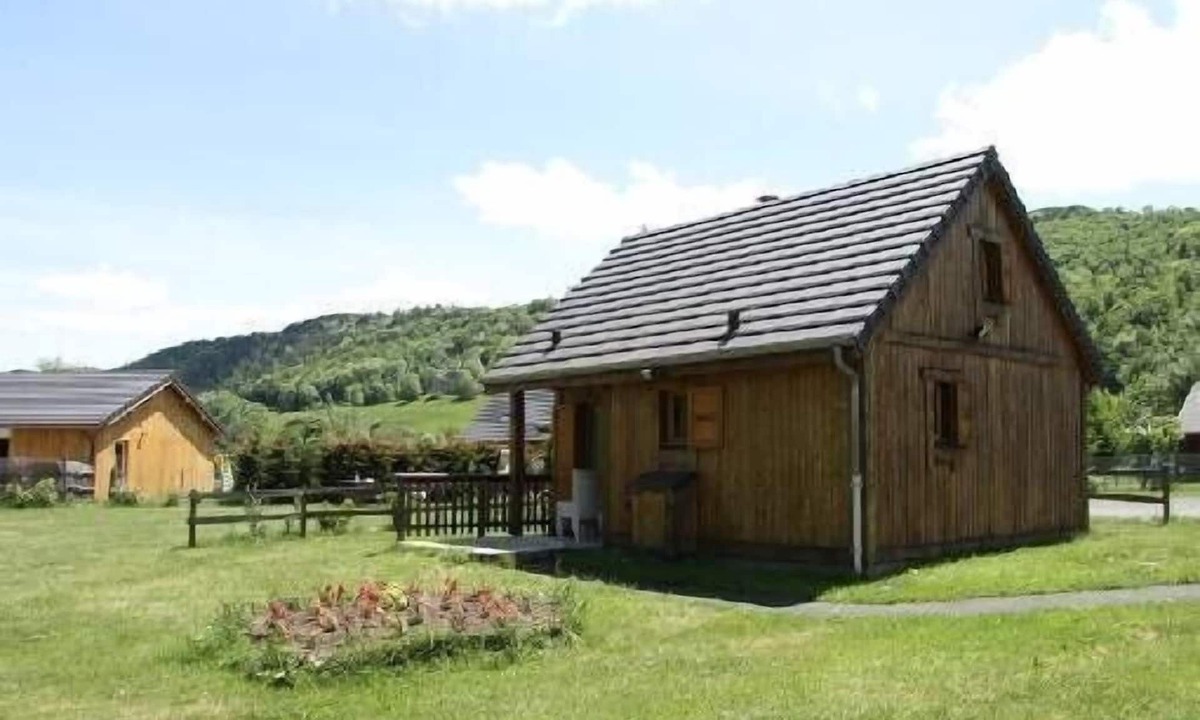 La Chapelle-d'Alagnon Ski Chalet | Wooden Chalet for 4/5 persons
