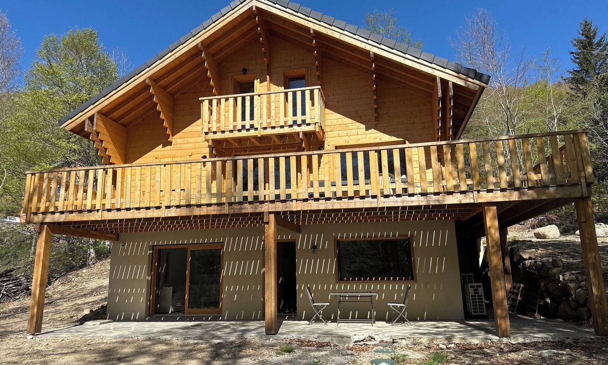 L'Esperou Ski Chalet | Wooden chalet at l'Esperou for 15 people