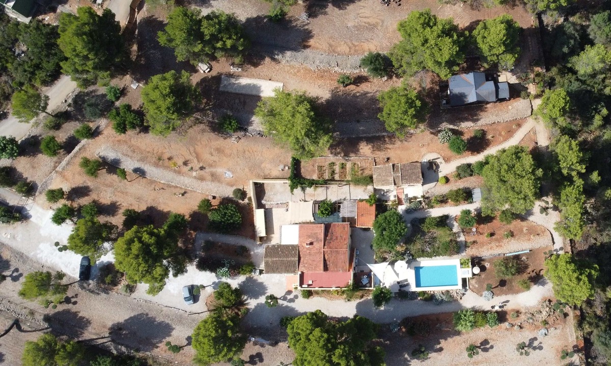 Lliber Cabin | Wooden chalet for 2 (+2) with private entrance, shared pool and stunning views