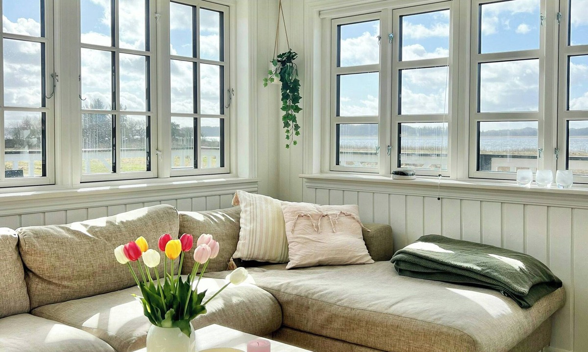Nibe House | Wooden cottage with open view to Sebbersund fjord