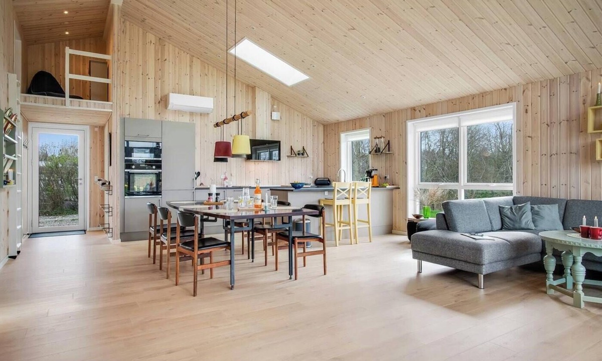Haslevgarde House | Wooden house with direct access to the sea