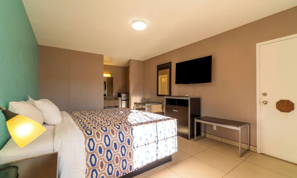 Sweet Home Hotel | Woodfield Inn & Suites Hotel O, Yoakum TX 111