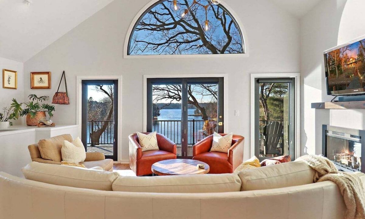 East Troy House | Woodhaven on Pleasant Lake |Pleasant Lake |Lakefront |Wraparound Deck |Views |Dock |Kayaks & Boards