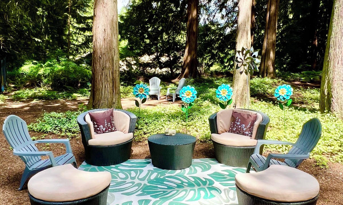 Cottage Lake House | Woodinville peaceful forest retreat near wineries and Redmond
