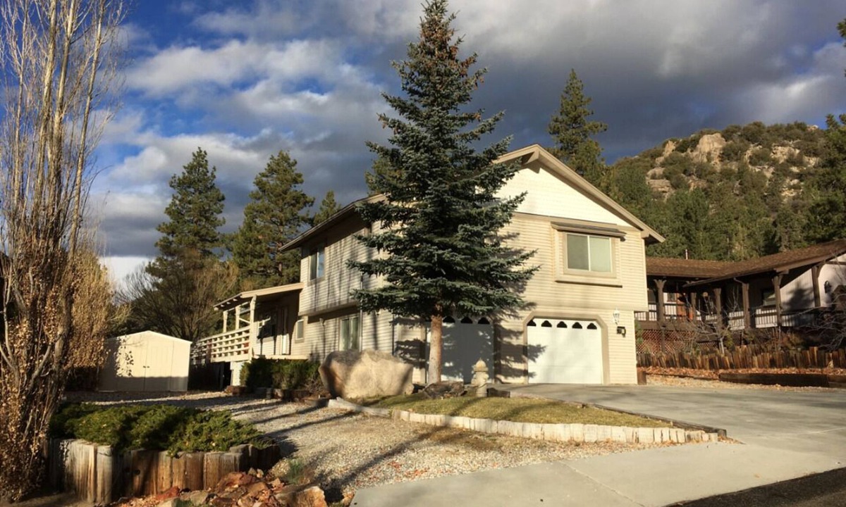 Big Bear City House | Woodland Breezes in the woods