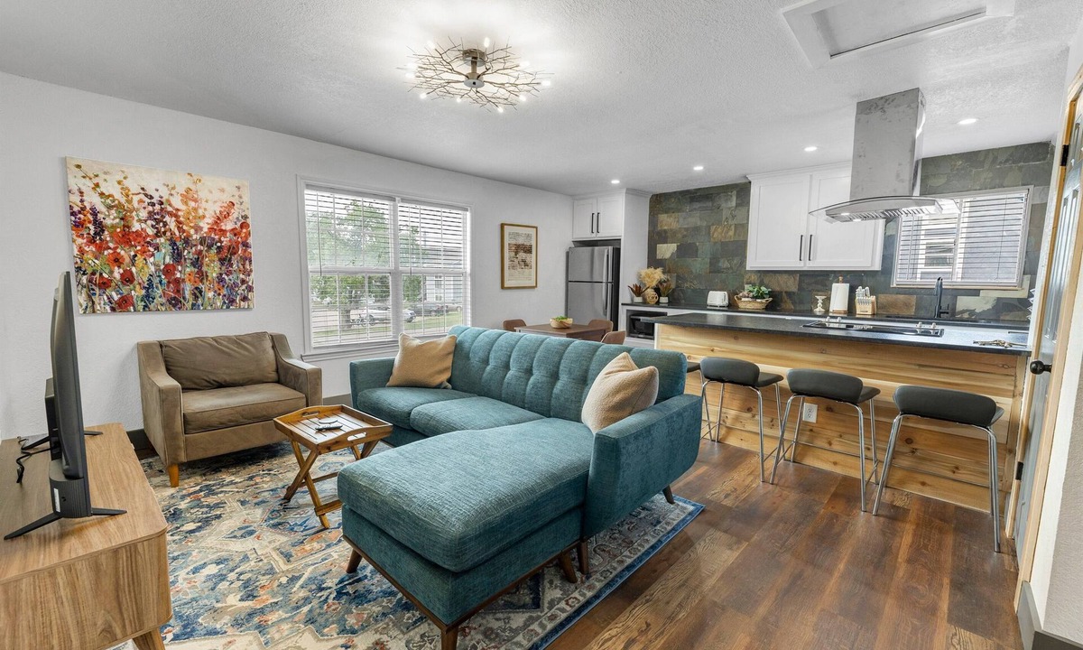 College Station Apartment | Woodland: Comfy King Beds, Walk to A&M Campus