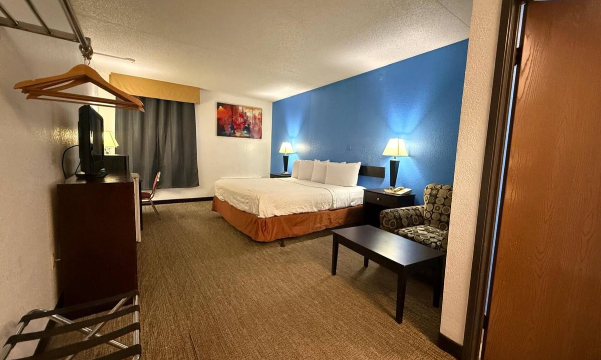 Greenwich Hotel | Woodland Inn & Suites Extended Stay - Deluxe 1 King Bed Non Smoking