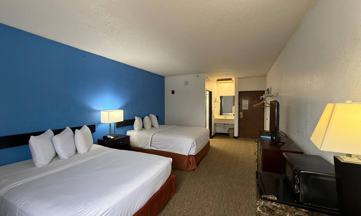 Greenwich Hotel | Woodland Inn & Suites Extended Stay-Deluxe 2 Queen Bed NS