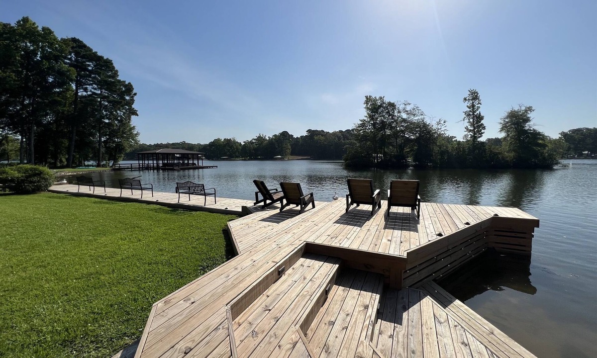 Royal Cottage | Woodland Lake Cottage - Hot Tub + Boat Dock