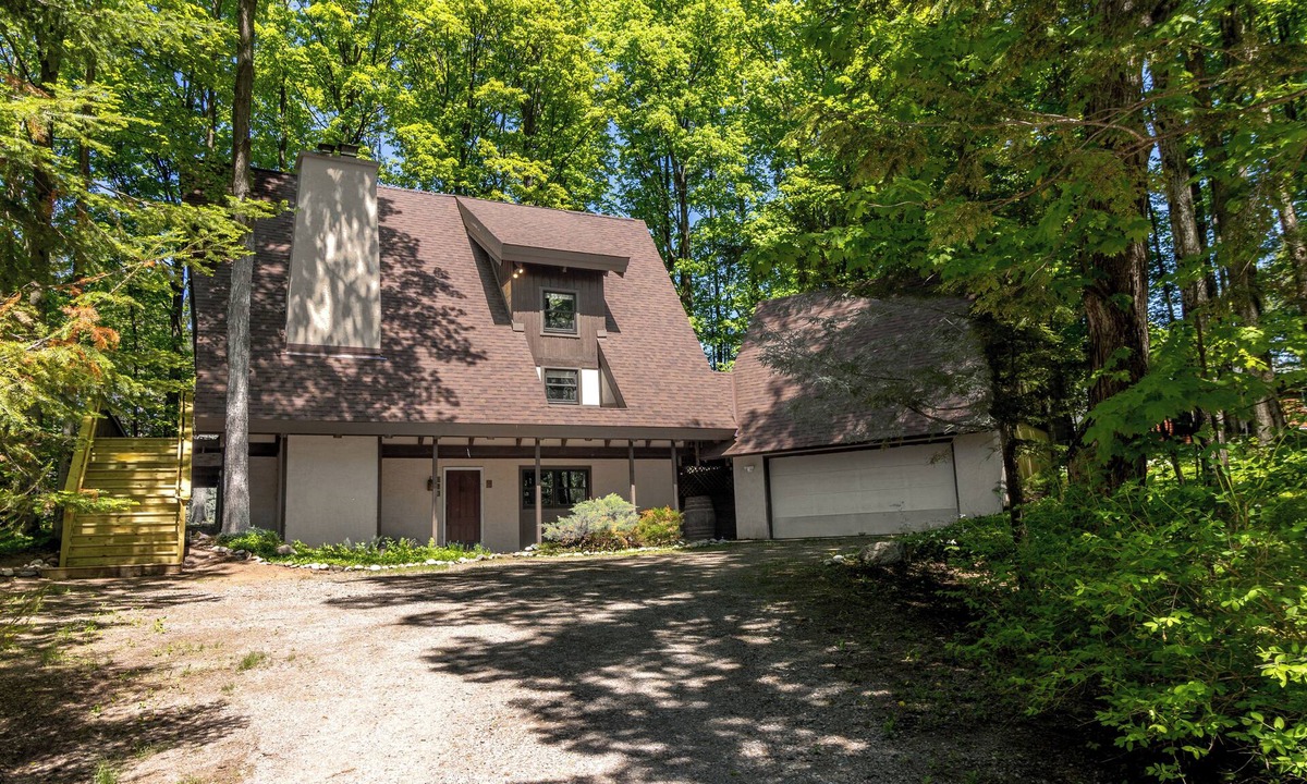 Harbor Springs Ski Chalet | Woodland Lodge - Perfect Family Ski Chalet! Close to Nubs Nob & Boyne!