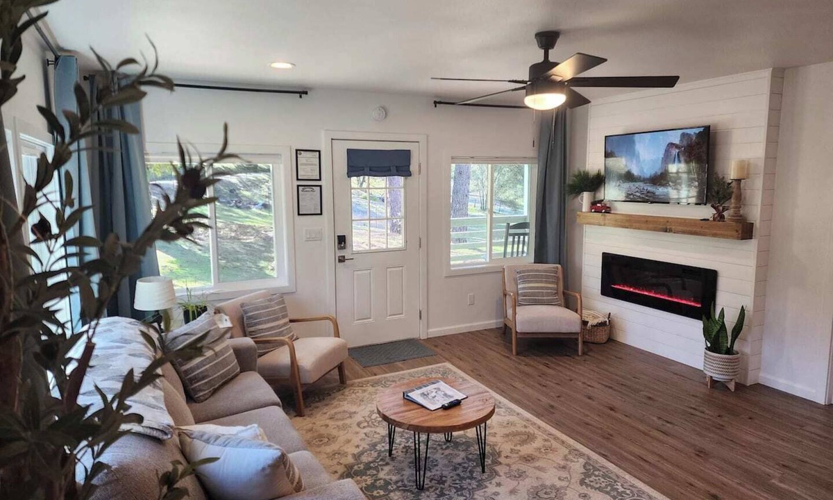 Mariposa House | Woodland Pines
